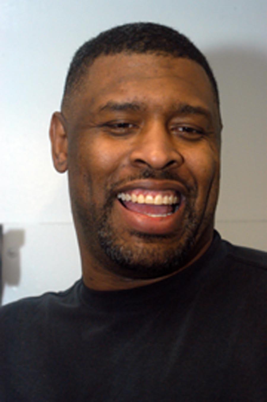 Reggie White, who used football to spread Gospel, dies at 43