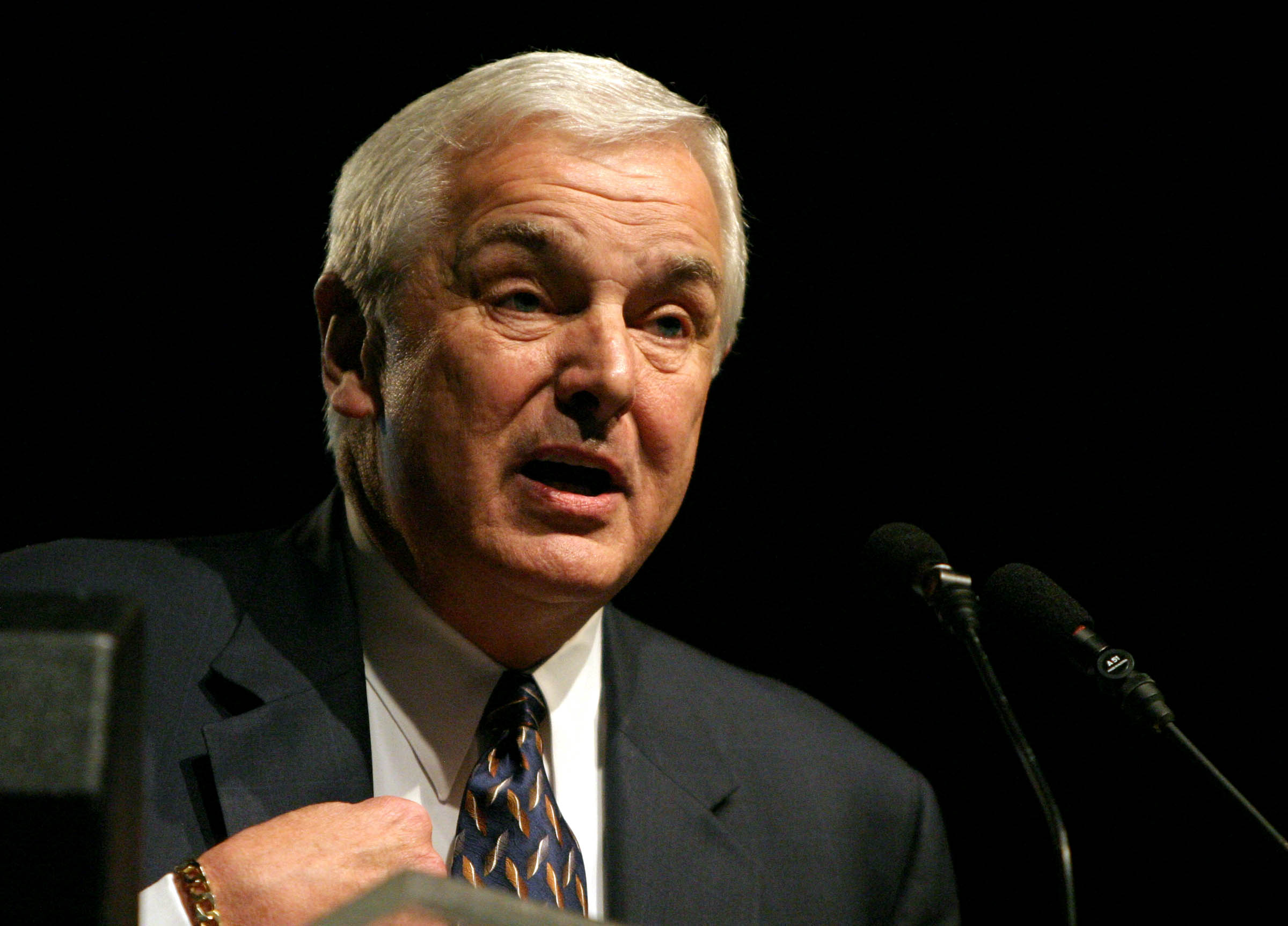 Live in the middle of God's will, David Jeremiah tells messengers