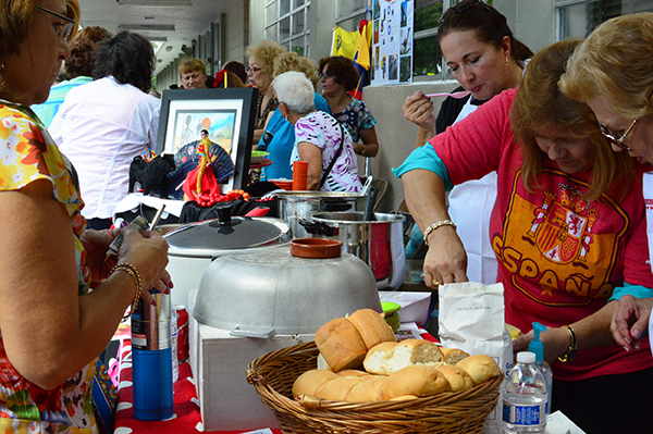 Iglesias hispanas de Miami se unen para luchar contra el hambre a través de  un festival de comida | Baptist Press